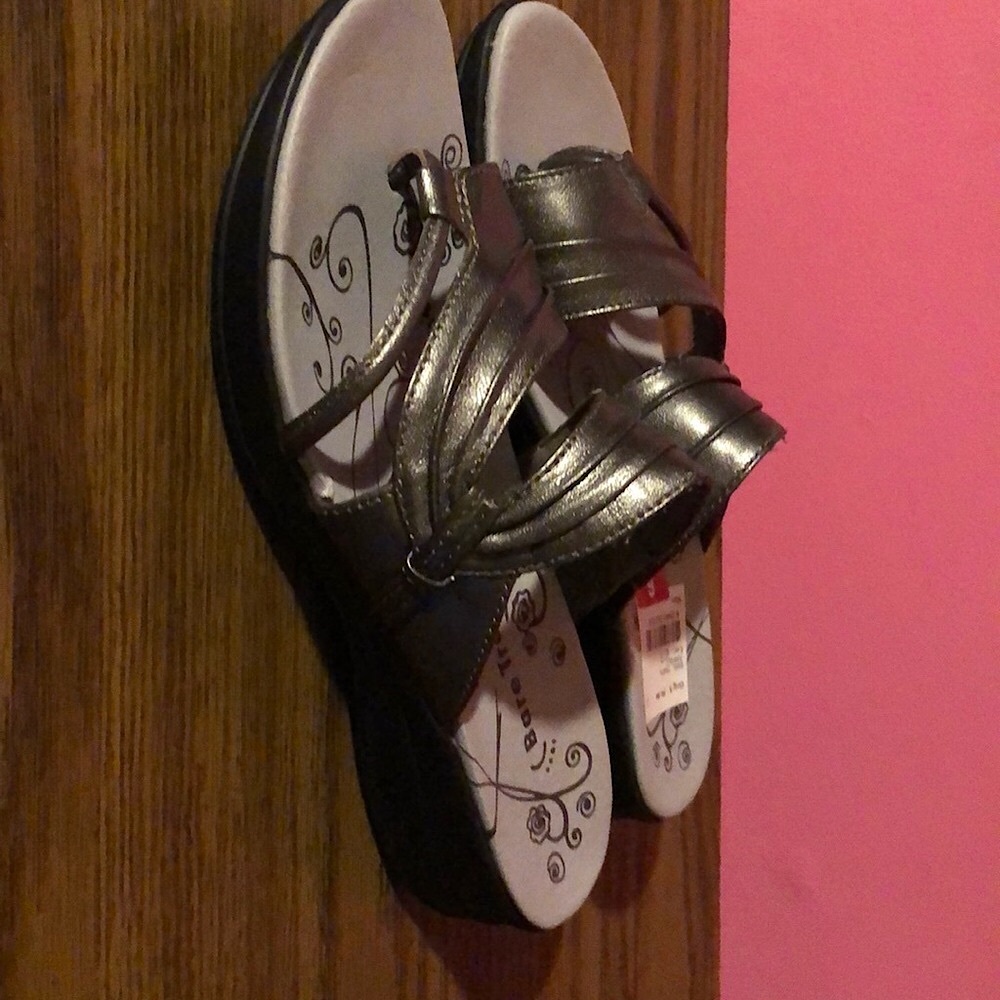 Bare Traps Sandals